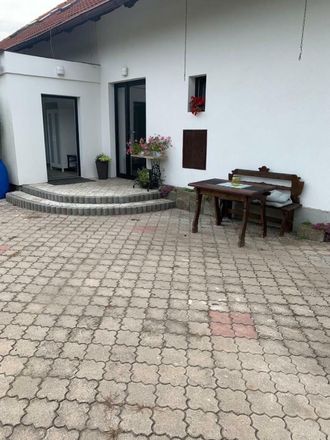 Tolarova Apartmán Pardubice Exterior foto